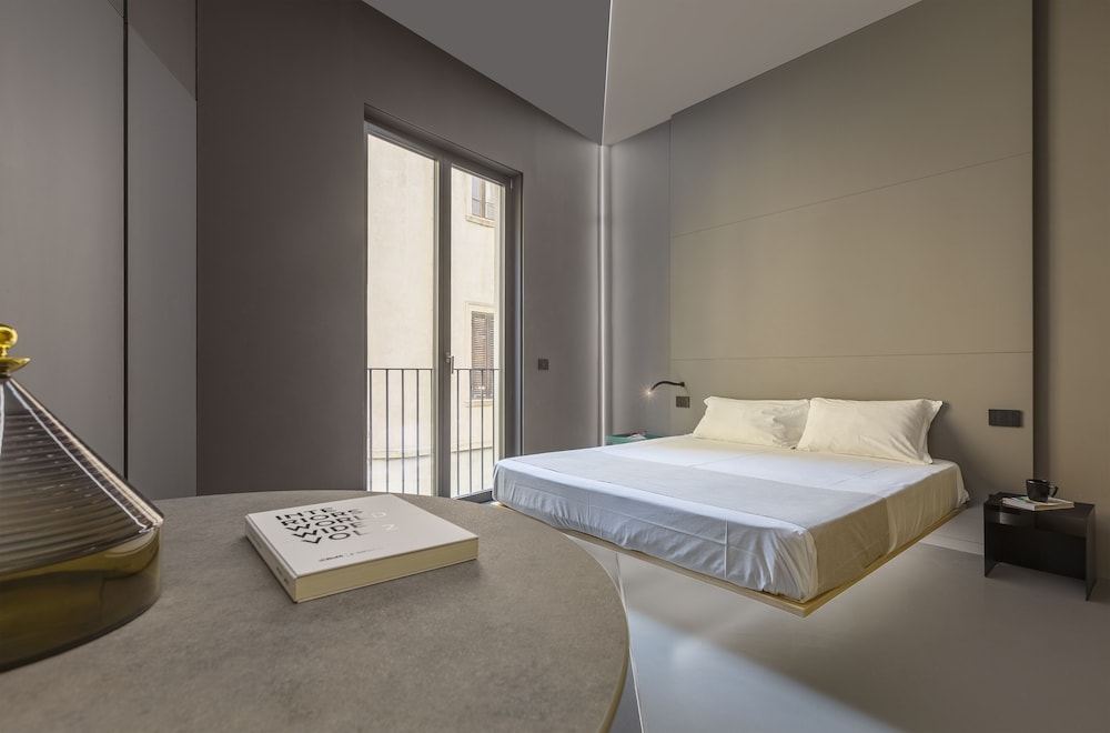 Deluxe Suite - Photo 6