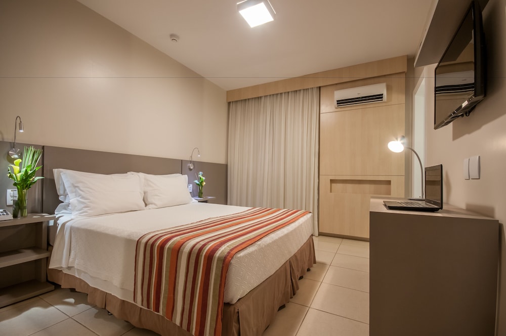 Deluxe Room, 1 Queen Bed photo 2