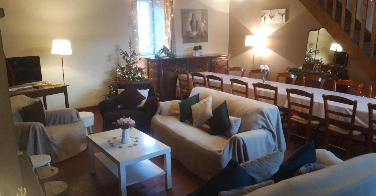 Six-Bedroom House photo 3