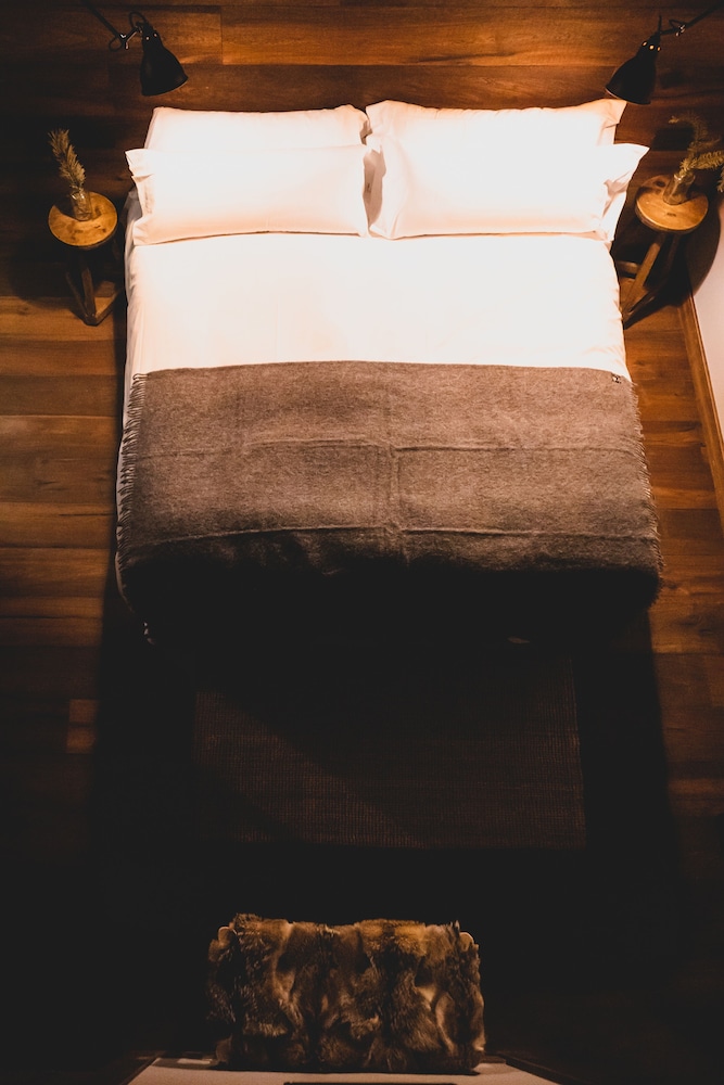 Room (2)