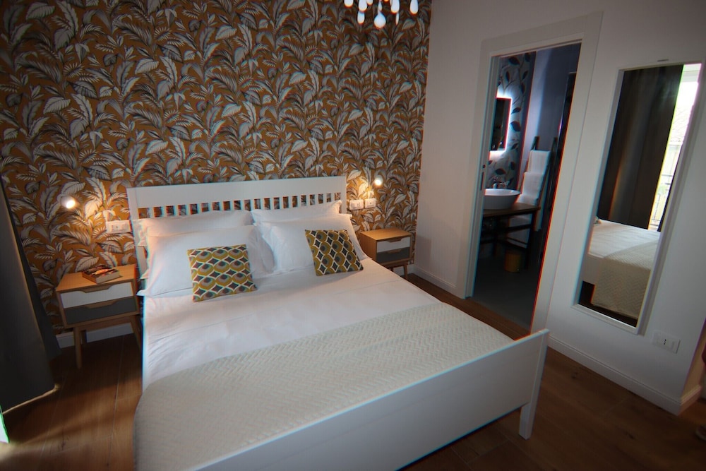 Comfort Room, Balcony, City View