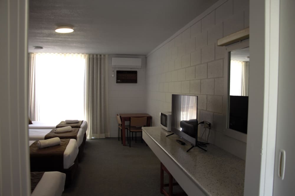 Family Room, Multiple Beds photo 3