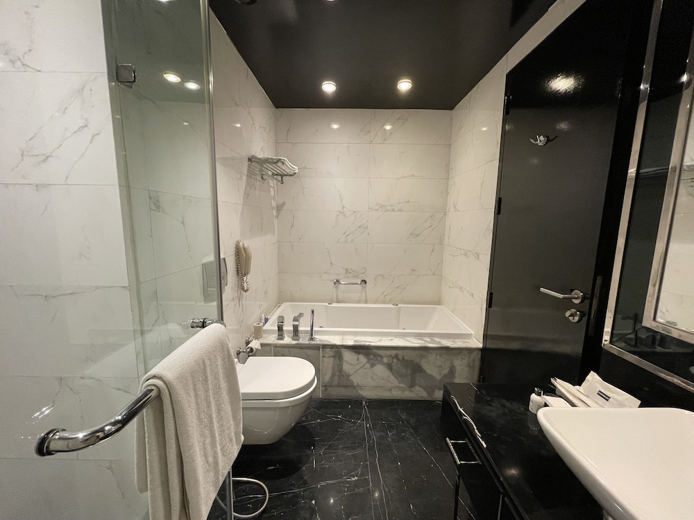 Suite, 2 Bedrooms photo 2