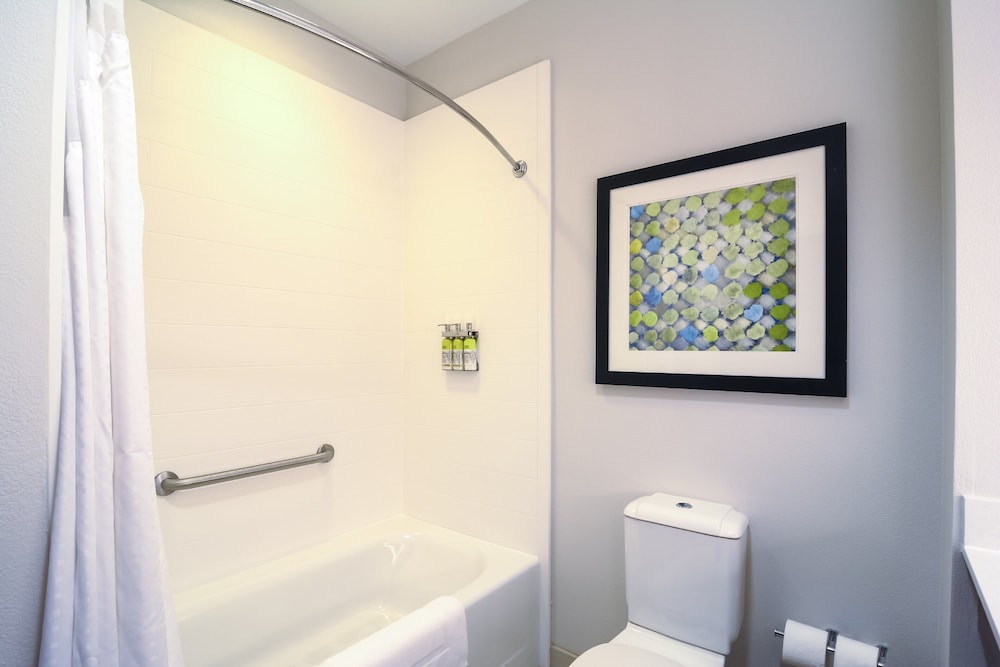 Suite, 1 Bedroom, Accessible (1 King, Comm, Tub) - Photo 7