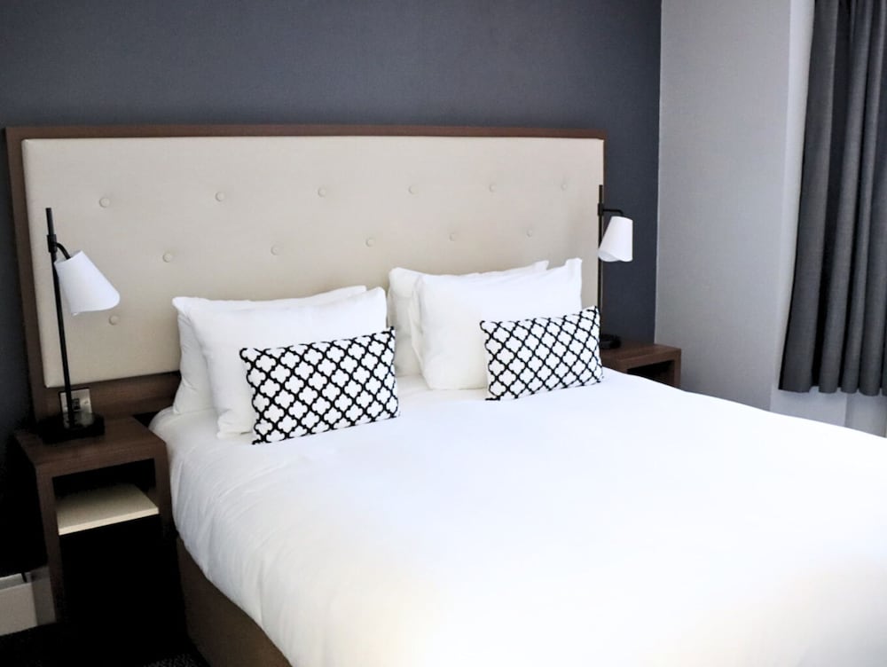 Premium Room, 1 King Bed - Photo 8