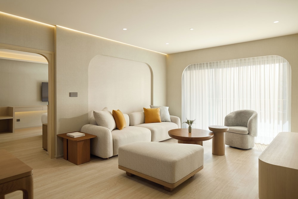 Suite, 3 Bedrooms, Balcony, Pool View