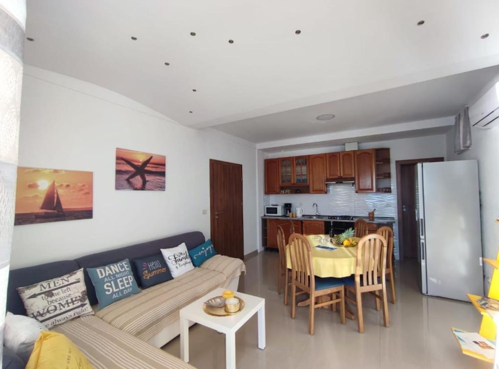 Apartment (2 Bedroom apartment)
