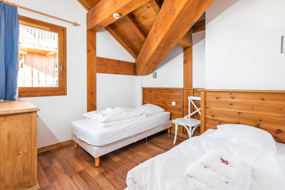4-Bed Room with West Facing Balcony