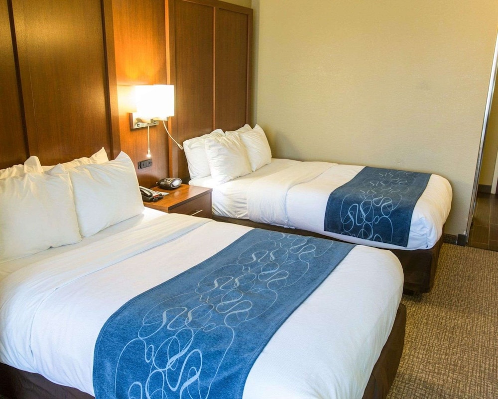 Suite, Multiple Beds, Non Smoking - Photo 1