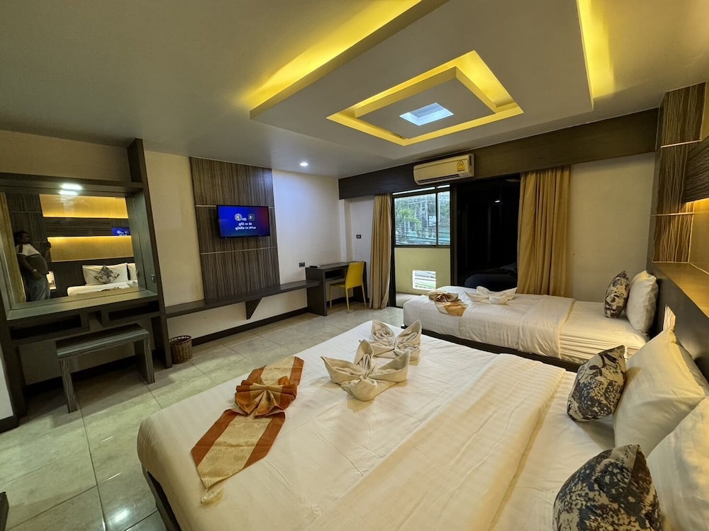Deluxe Triple Room - Photo 12