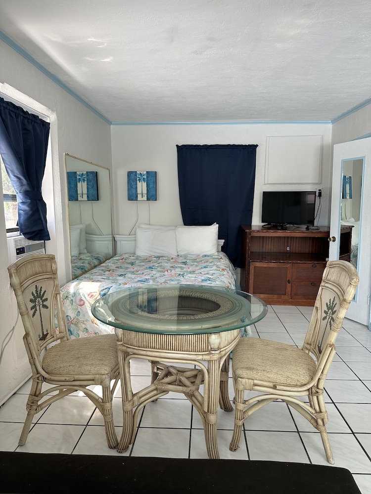 Family Studio Suite, Multiple Beds, Kitchen, Partial Ocean View photo 1
