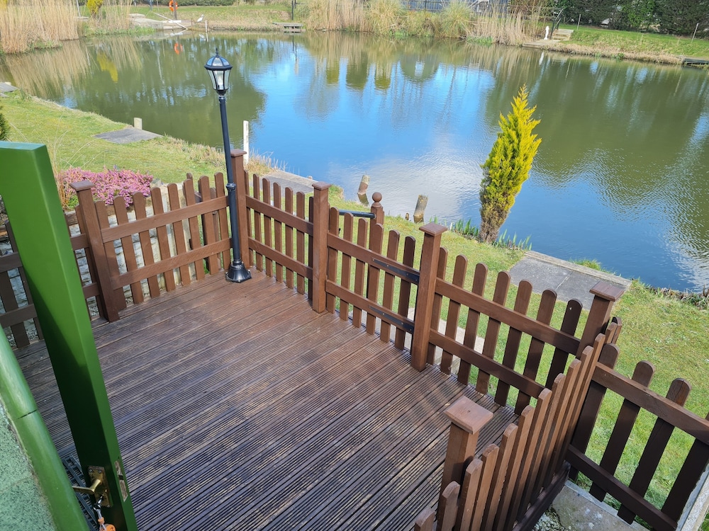 Classic Chalet, Lake View (Swallow - Glamping Pod ) - Photo 10