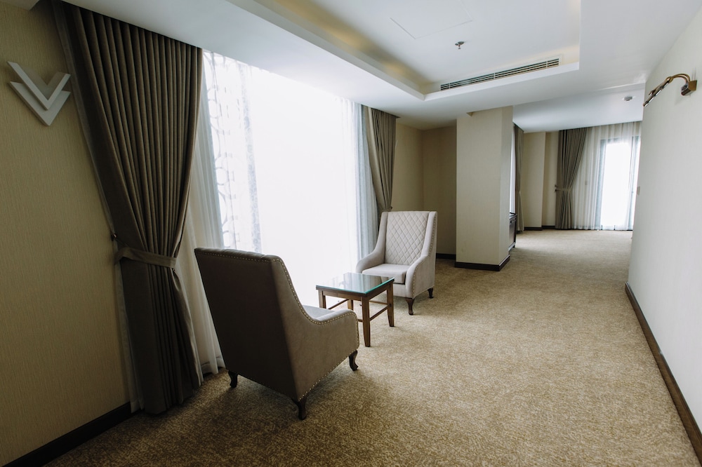 Junior Double Room, Balcony, City View photo 2