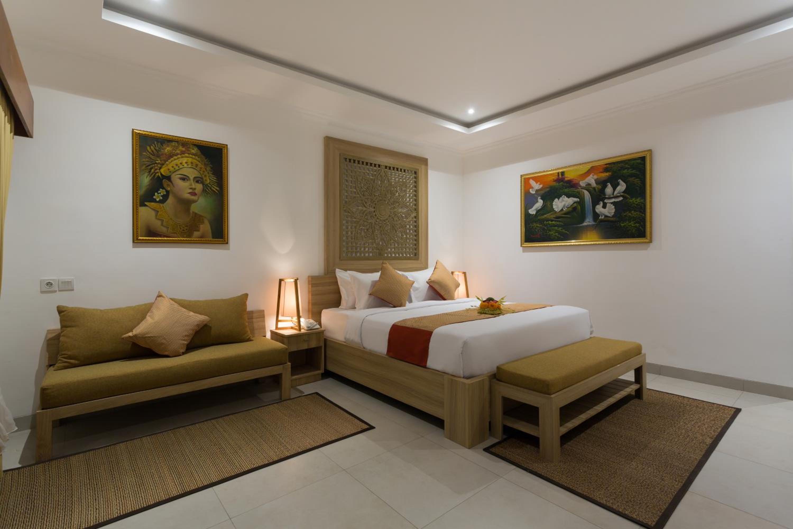Deluxe Room with Pool View photo 3