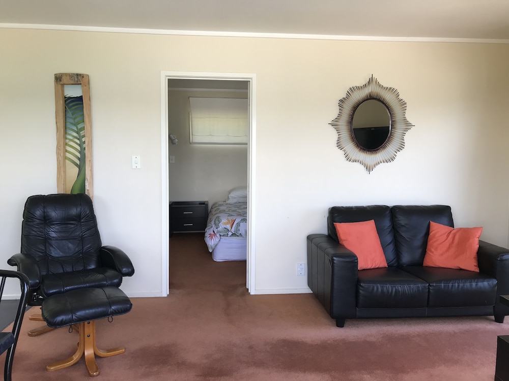 Premium One Bedroom Apartment, Full Sea View (Unit 5) photo 3