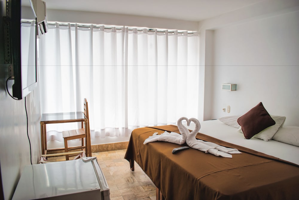 Comfort Suite, 1 King Bed, Accessible photo 3