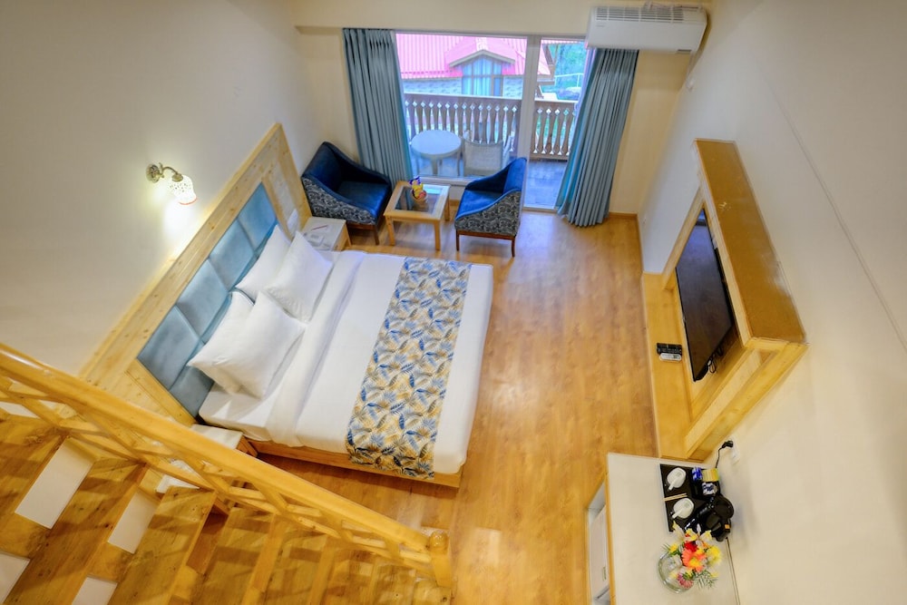 Family Room - Photo 5
