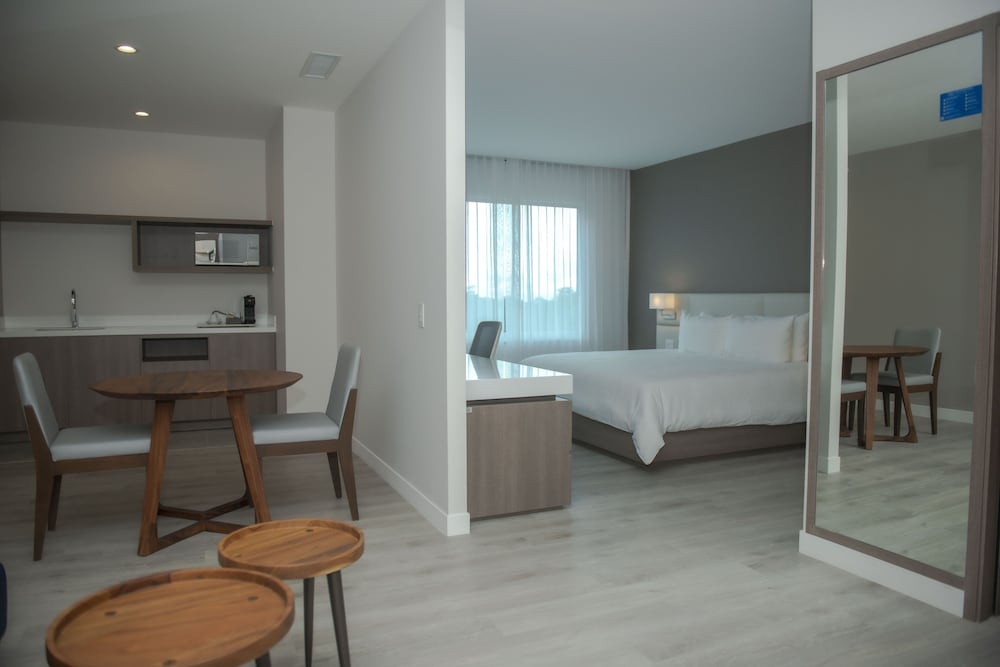 Junior Suite, 1 King Bed - Photo 8