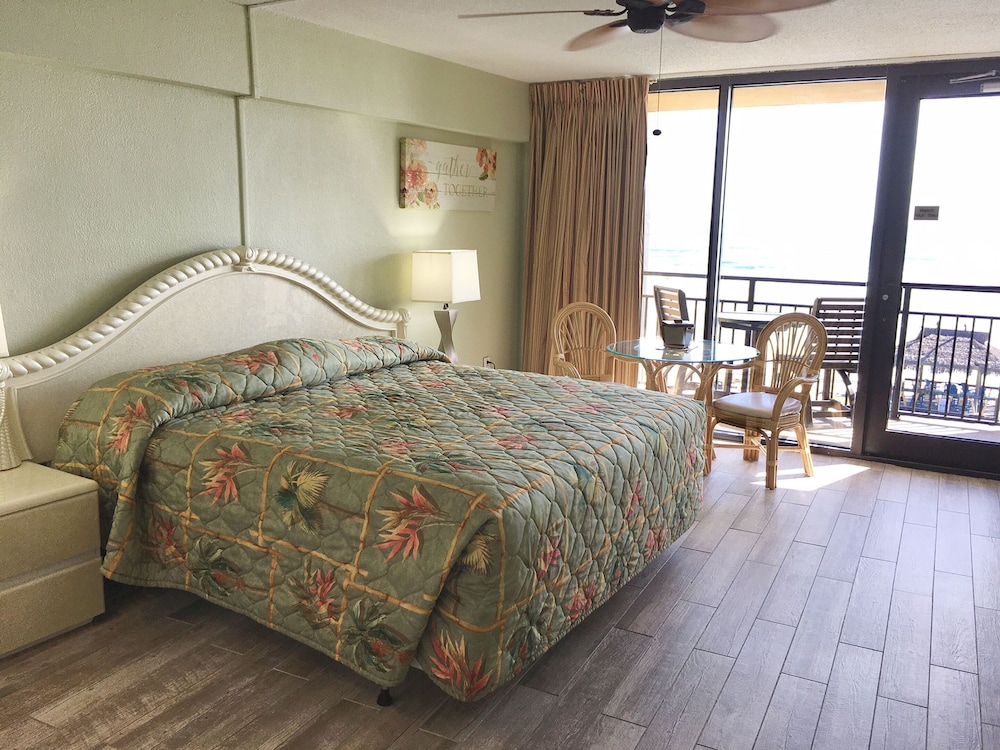 Studio, 1 King Bed, Kitchen, Oceanfront - Photo 2