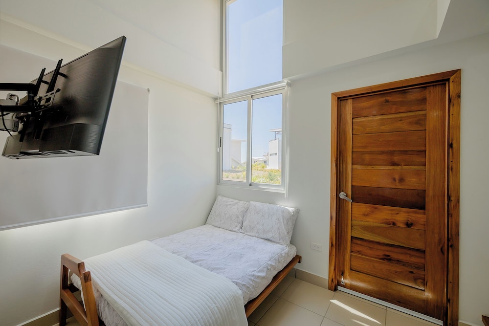 Comfort House, 1 Queen Bed with Sofa bed, Balcony photo 2