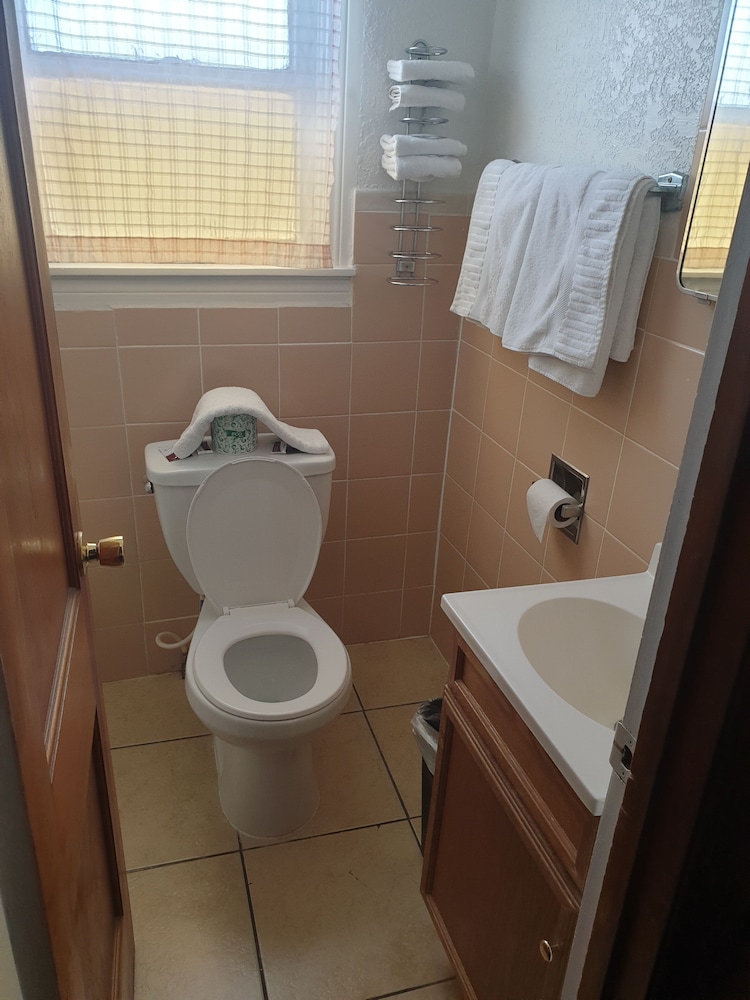 Standard Room, 2 Queen Beds (Pet-Friendly) photo 1