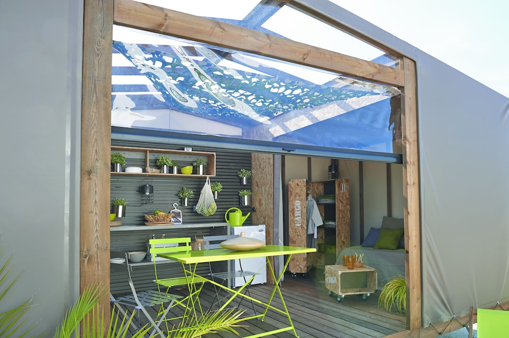 Tent, Shared Bathroom (Maori)