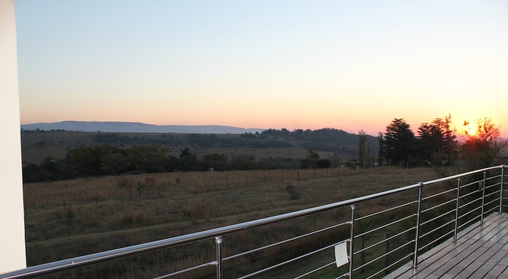 Luxury Double Room, 1 King Bed, Non Smoking, Mountain View photo 3