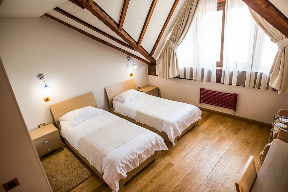 Standard Twin Room, 2 Twin Beds - Photo 5