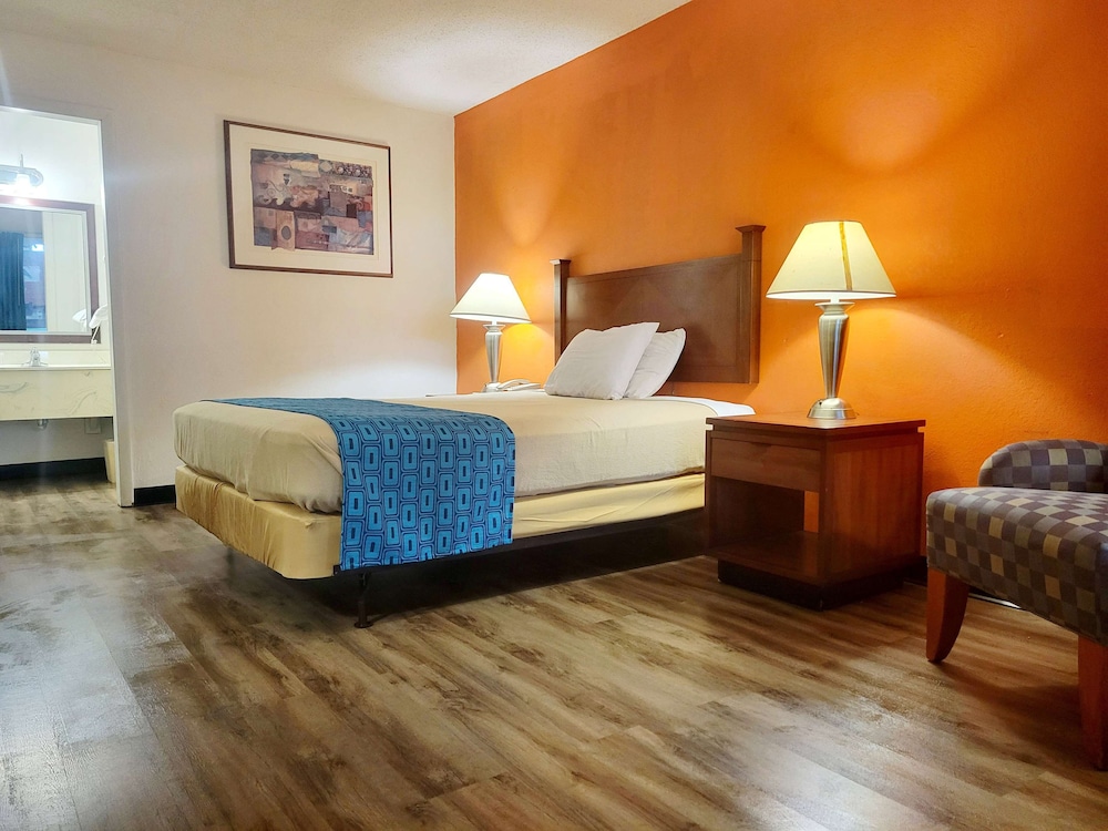 Room, 1 Queen Bed, Non Smoking - Photo 5
