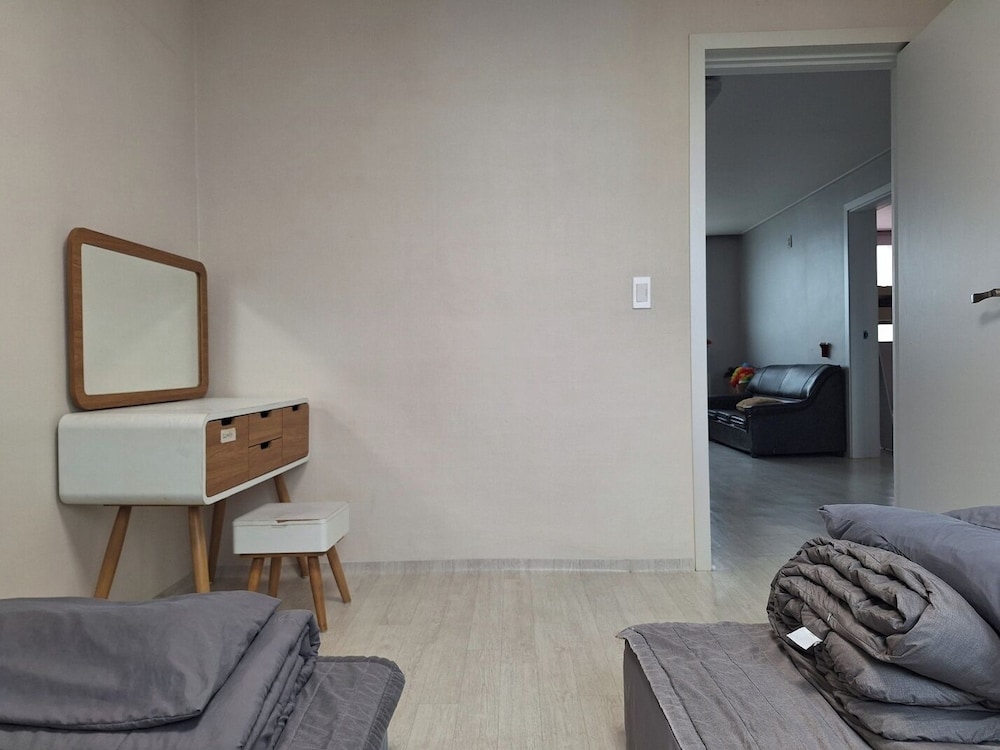 Triple Room, Multiple Beds, Non Smoking photo 3