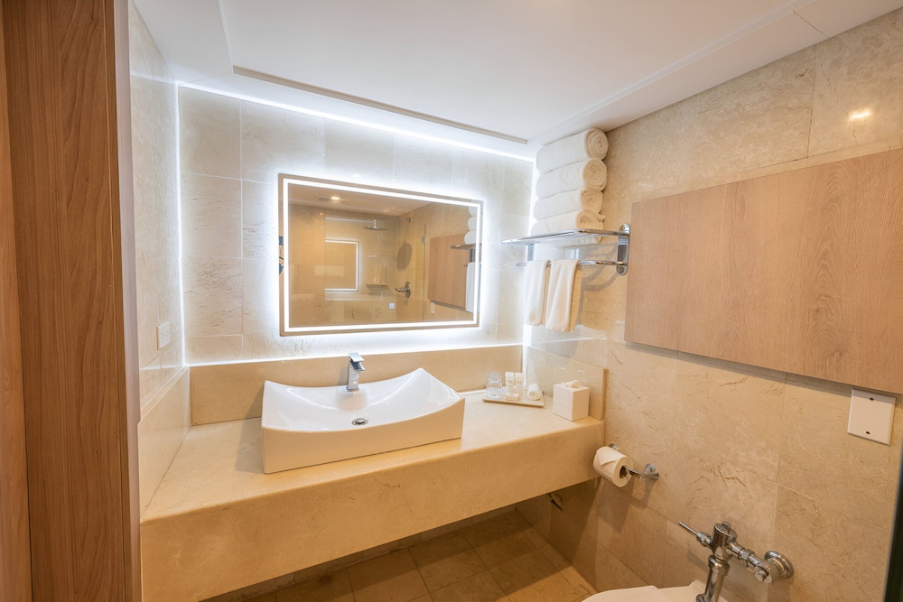 2 Double Beds Premium Room, City View - Photo 5