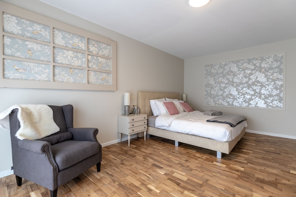 Standard Double Room, 1 Queen Bed (Flower Room) photo 2