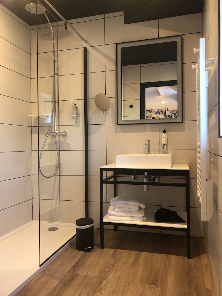 Suite - Photo 2