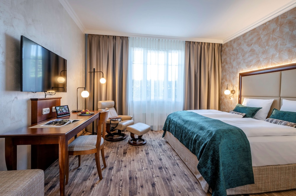 Deluxe Room, 1 King Bed - Photo 1
