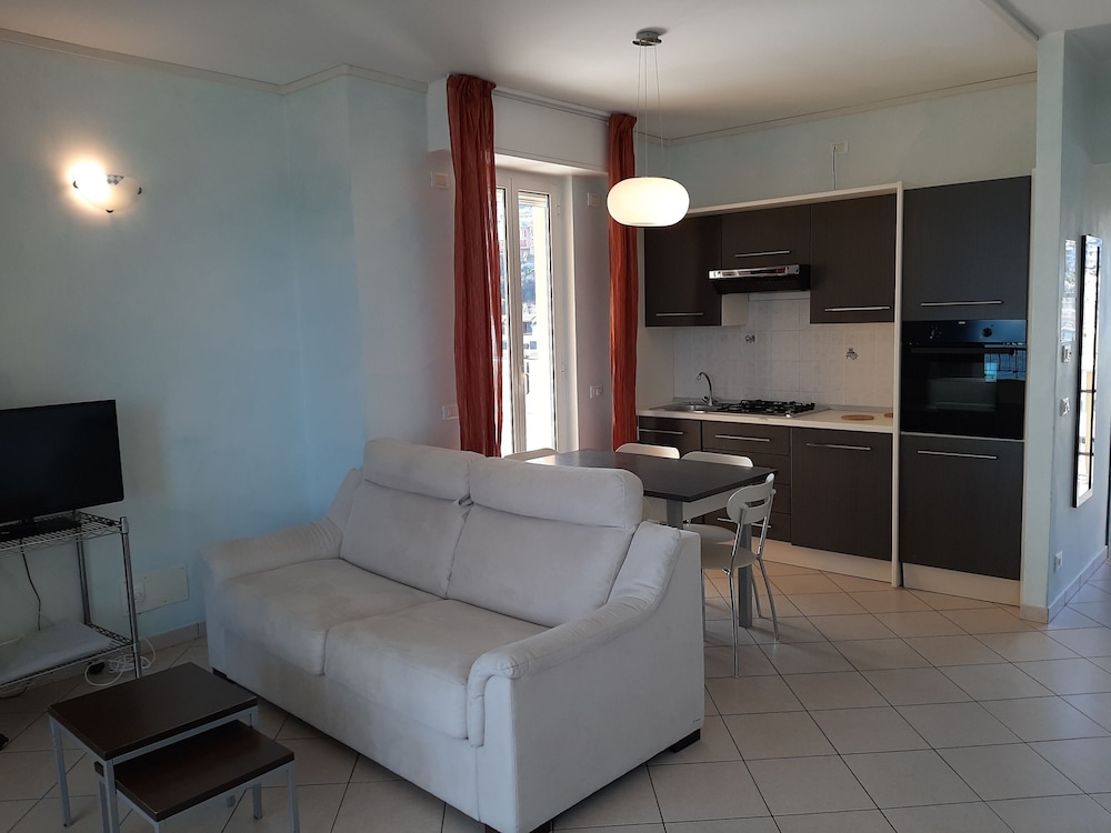 Deluxe Apartment, Sea View, Poolside photo 3