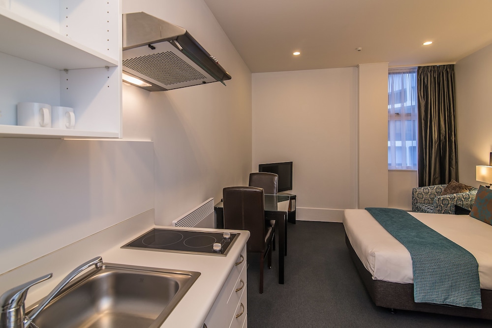 Queen Apartment with Parking
