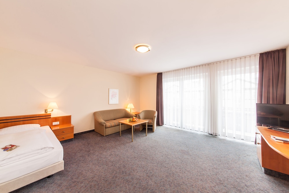 Standard Twin Room - Photo 2