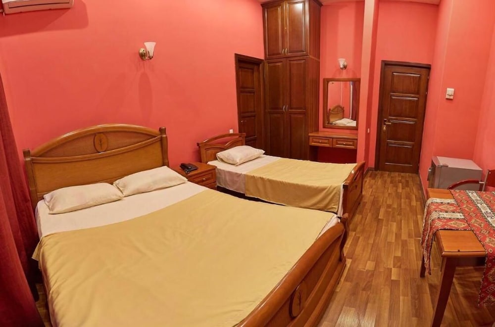 Basic Quadruple Room, 1 Double Bed, Smoking