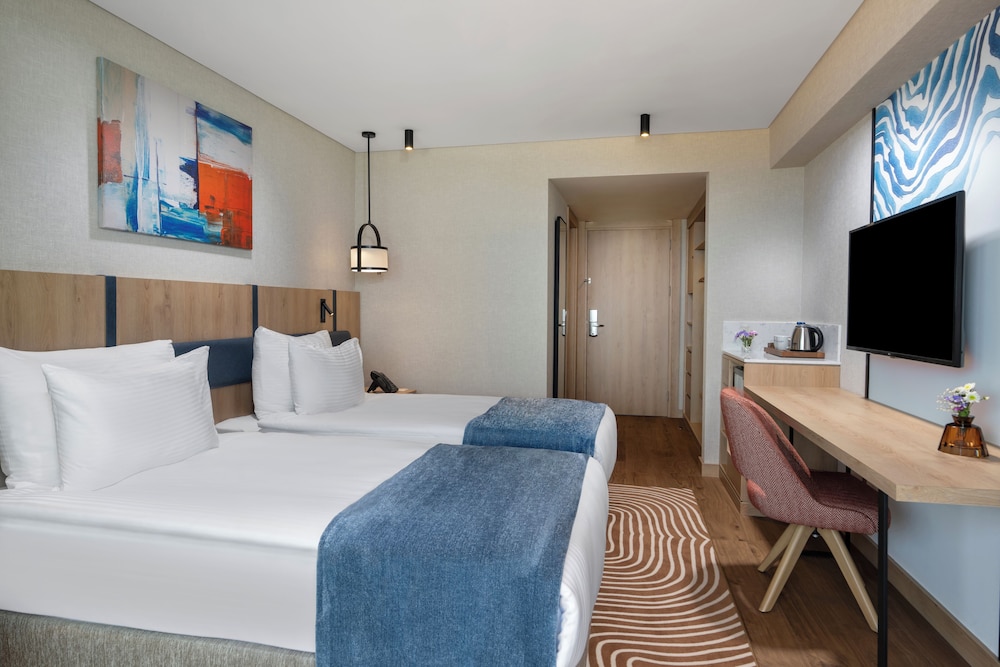 Trendy Room with 2 Single Beds, Sea View - Photo 1