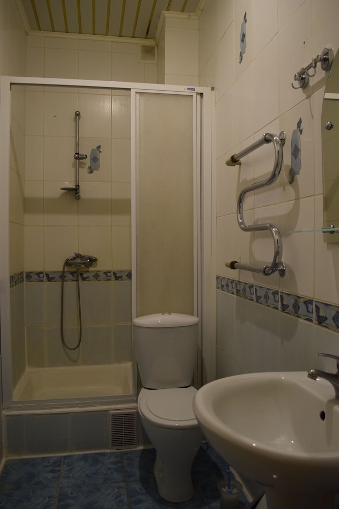 Economy Single Room, Shared Bathroom photo 3