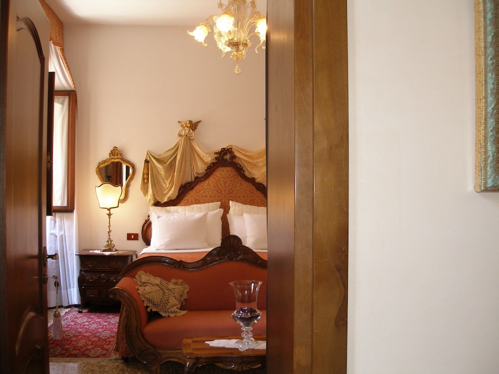 Deluxe Double or Twin Room photo 3
