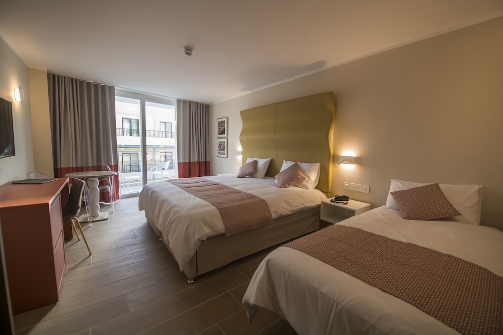 Triple Room, City View