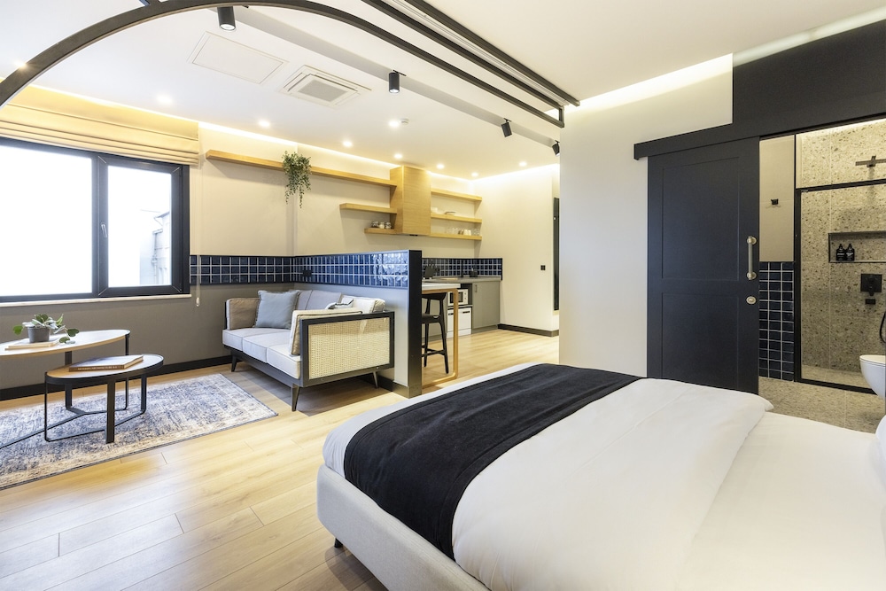 Comfort Apartment, 1 Queen Bed, Non Smoking, Garden View photo 2