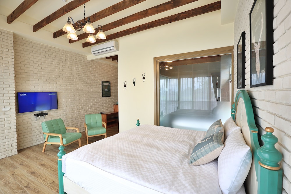 Deluxe Double Room, 1 Queen Bed, Non Smoking (102) - Photo 4