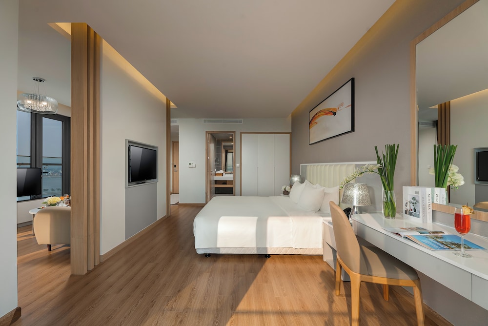Suite - Photo 9