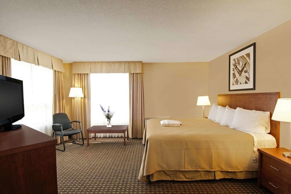 Standard Room, 1 King Bed with Sofa bed, Non Smoking - Photo 1