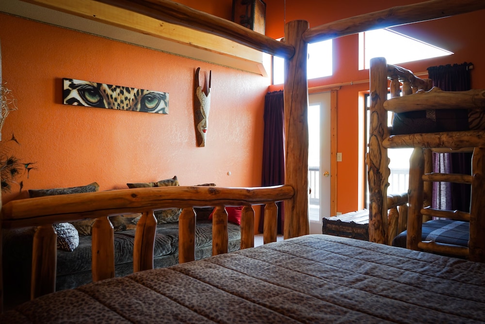 1. Mt. Princeton Room photo 2