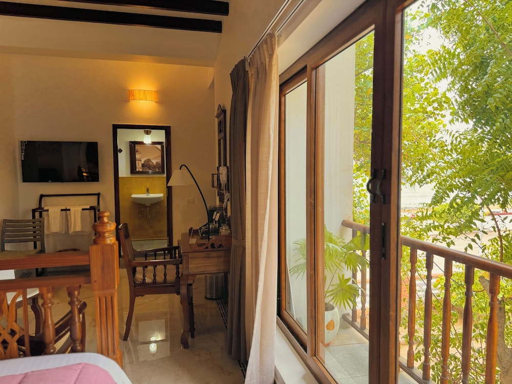 Superior Room, Balcony, Sea View - Photo 4