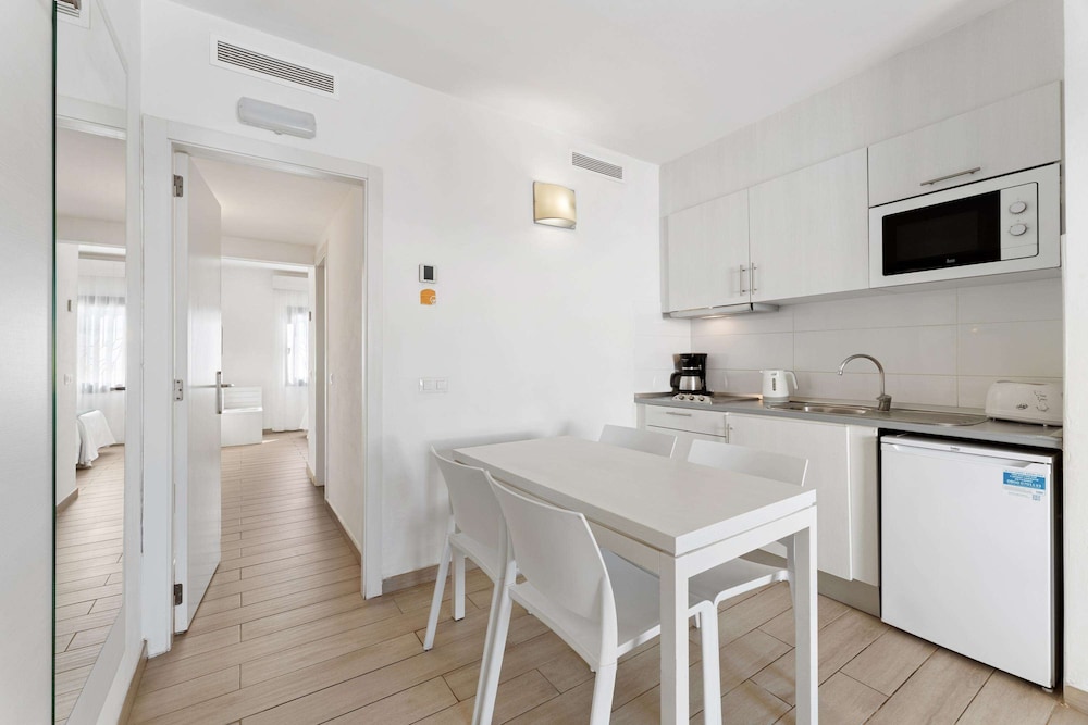 Superior Apartment, 1 Bedroom, Kitchenette thumbnail 5