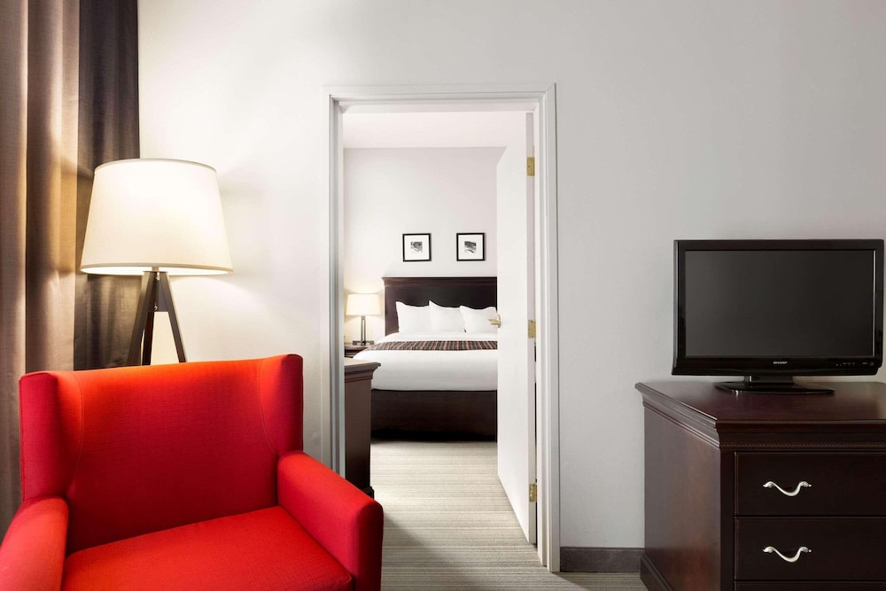 Suite, 1 Bedroom, Accessible, Non Smoking (Roll-in Shower) photo 3